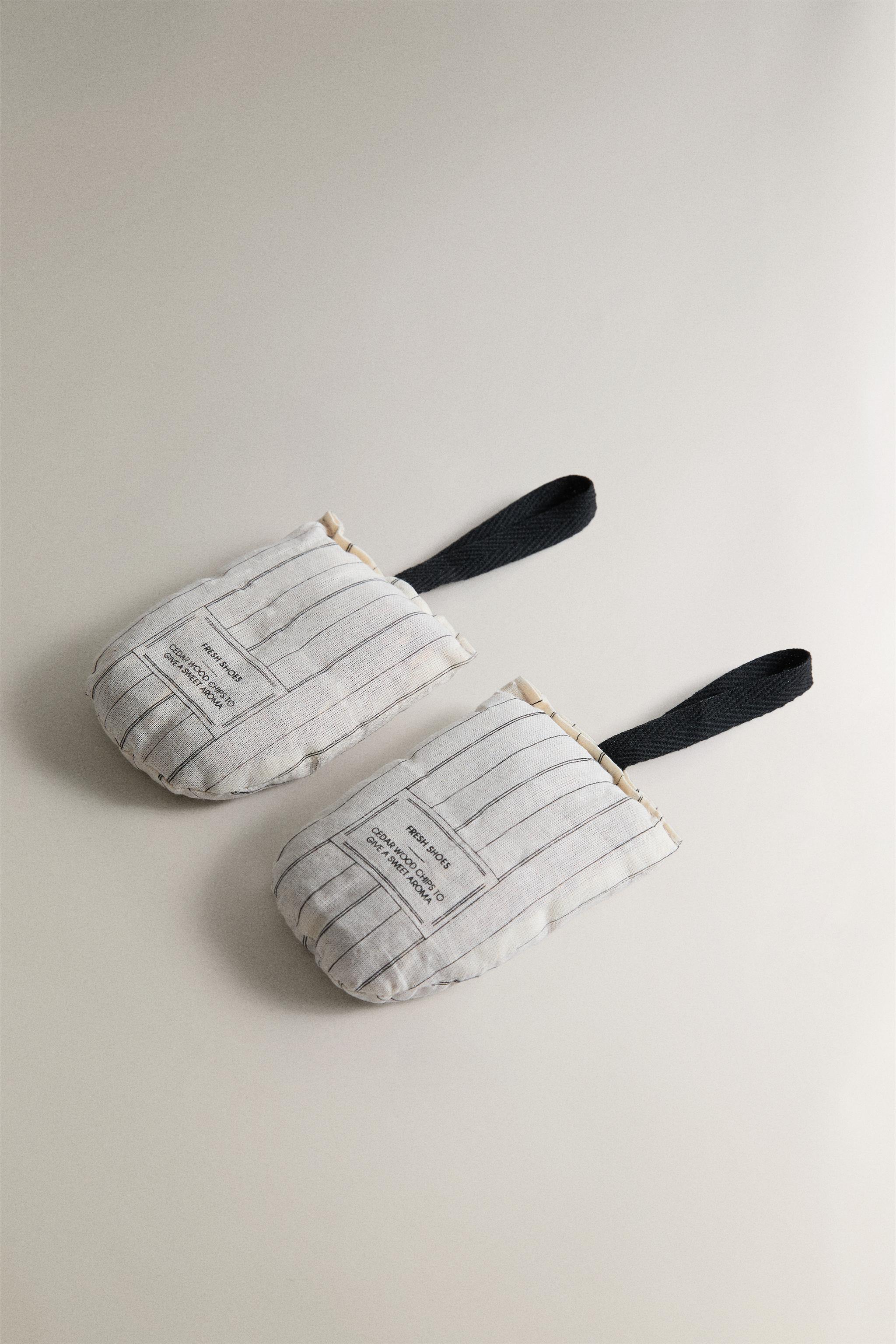 LOT DE 2 SACHETS PARFUMÉS CHAUSSURES
